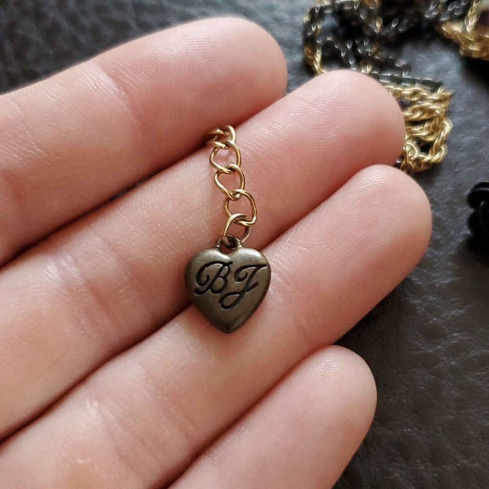 Betsey Johnson necklace - Picture 8 of 9